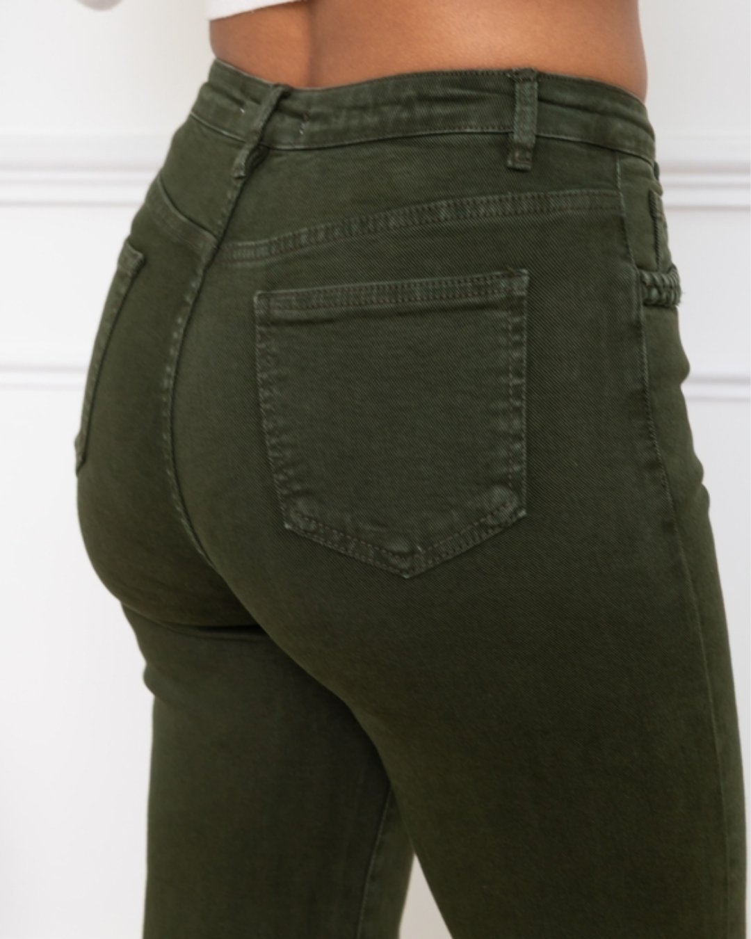 Jeans med vida ben och flätade fickor