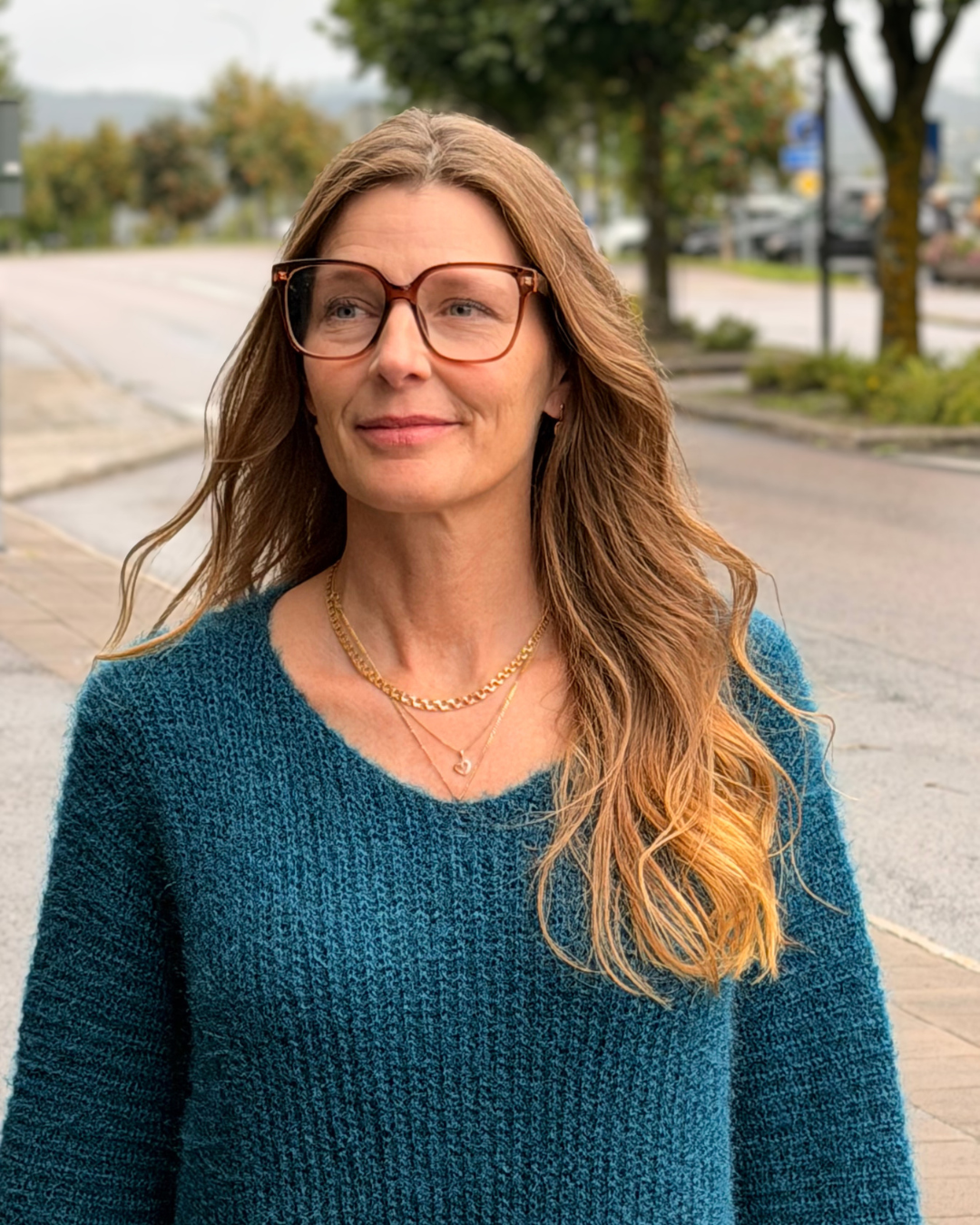 Stickad tröja fluffig med v-hals