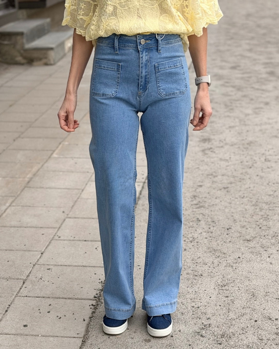 Jeans med trendiga fickor