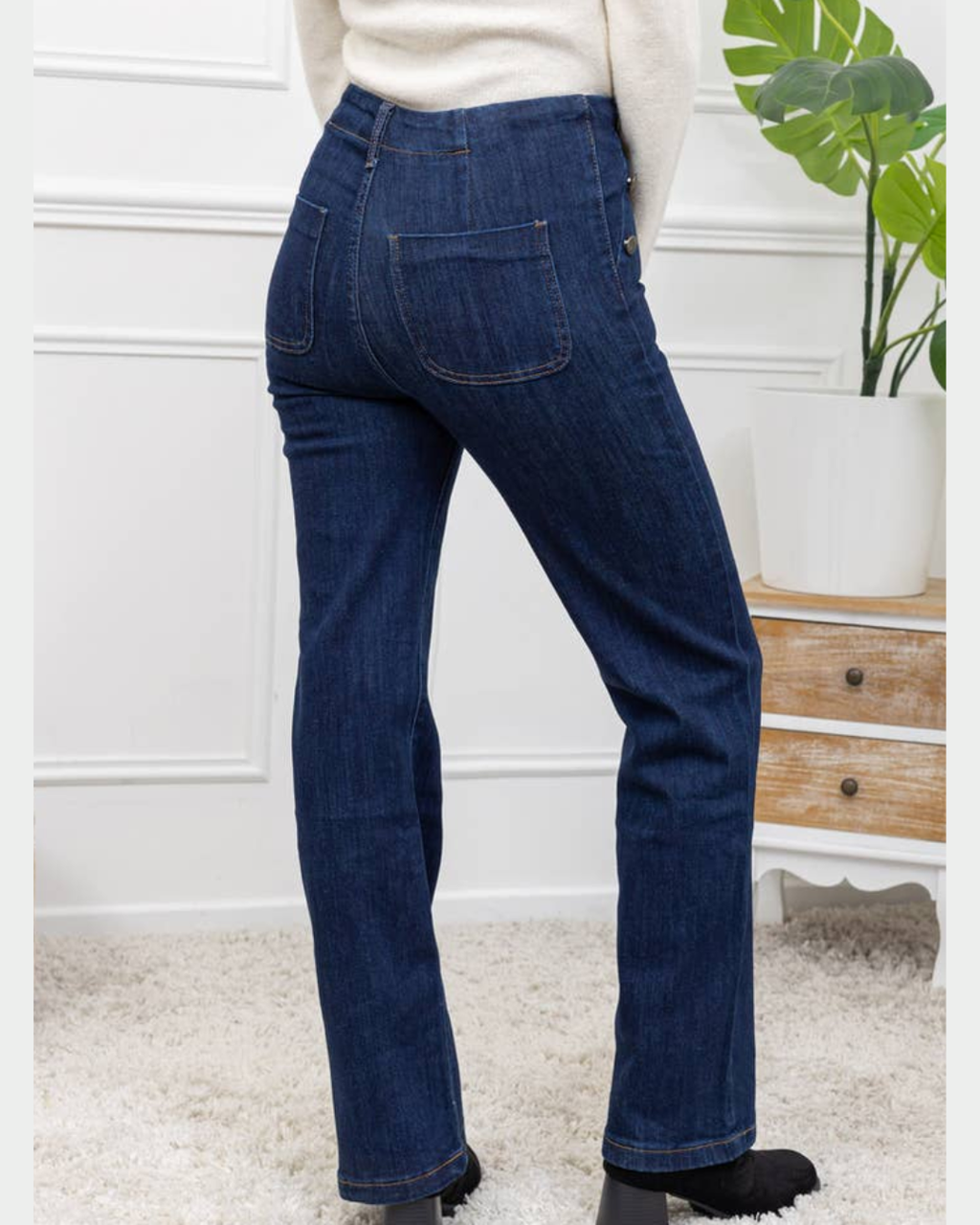 Jeans med knappdetaljer