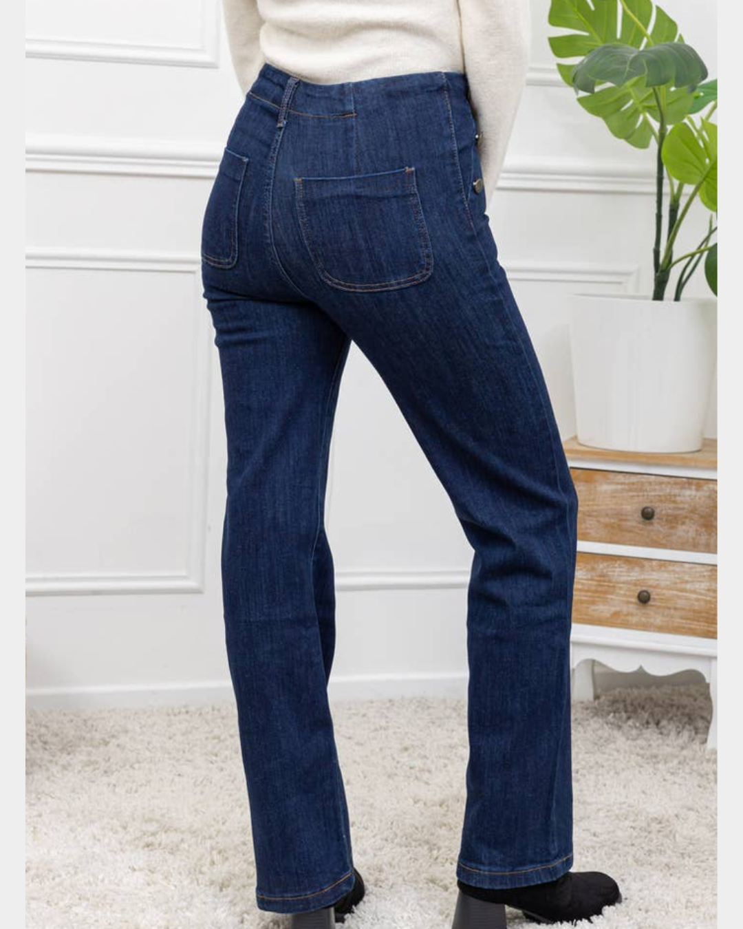Jeans med knappdetaljer