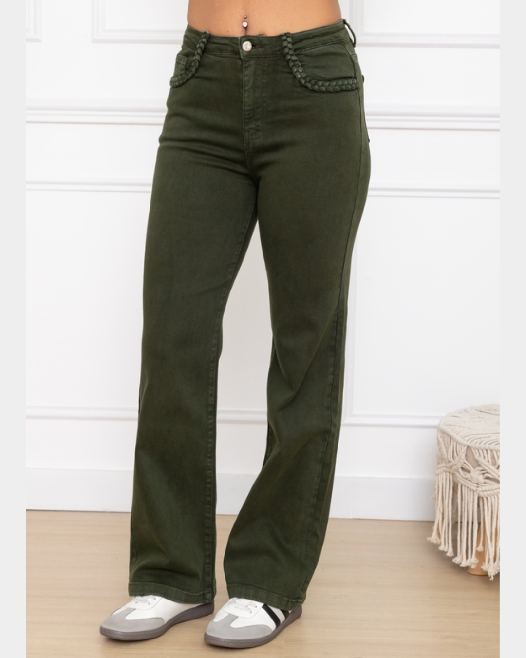 Jeans med vida ben och flätade fickor