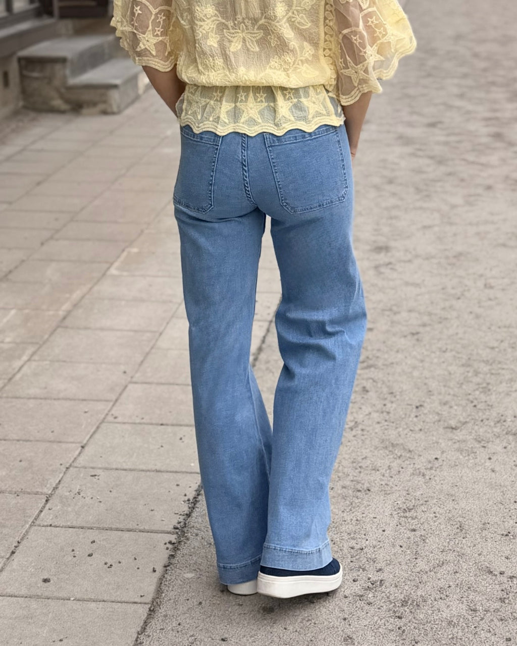 Jeans med trendiga fickor