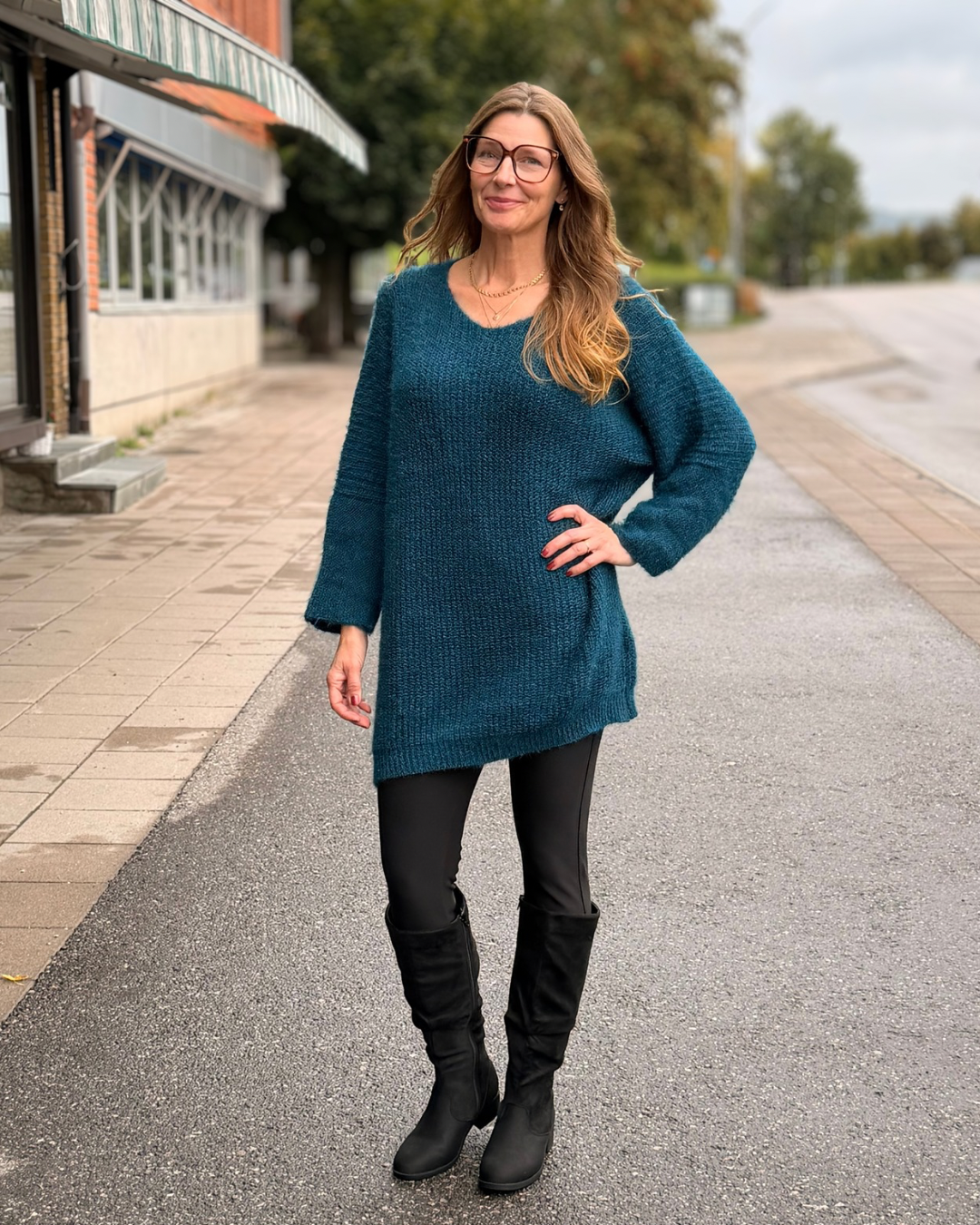 Stickad tröja fluffig med v-hals