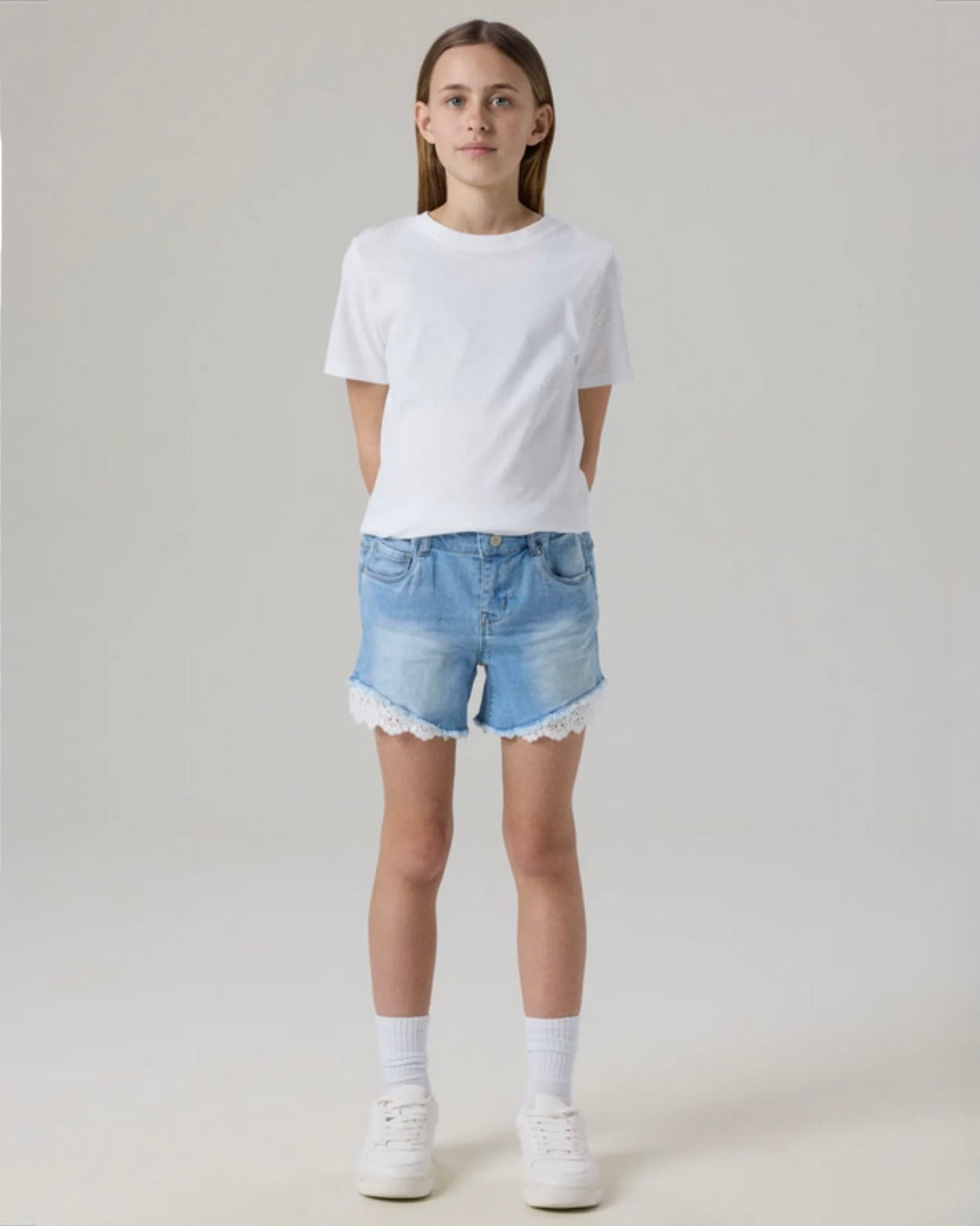 Jeansshorts med spets