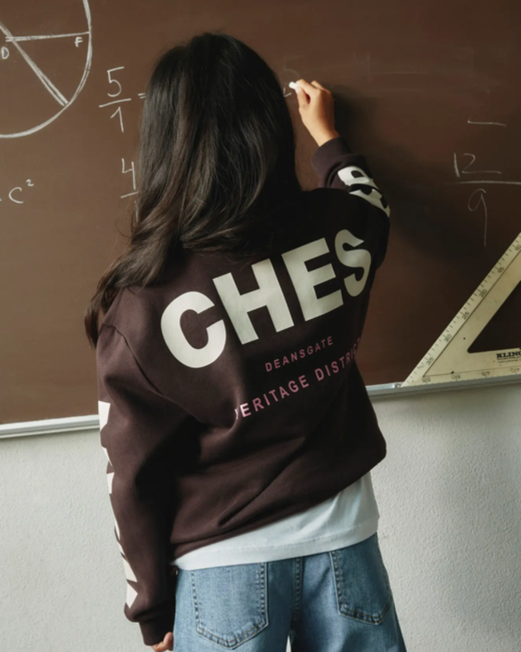 Sweatshirt med tryck bak