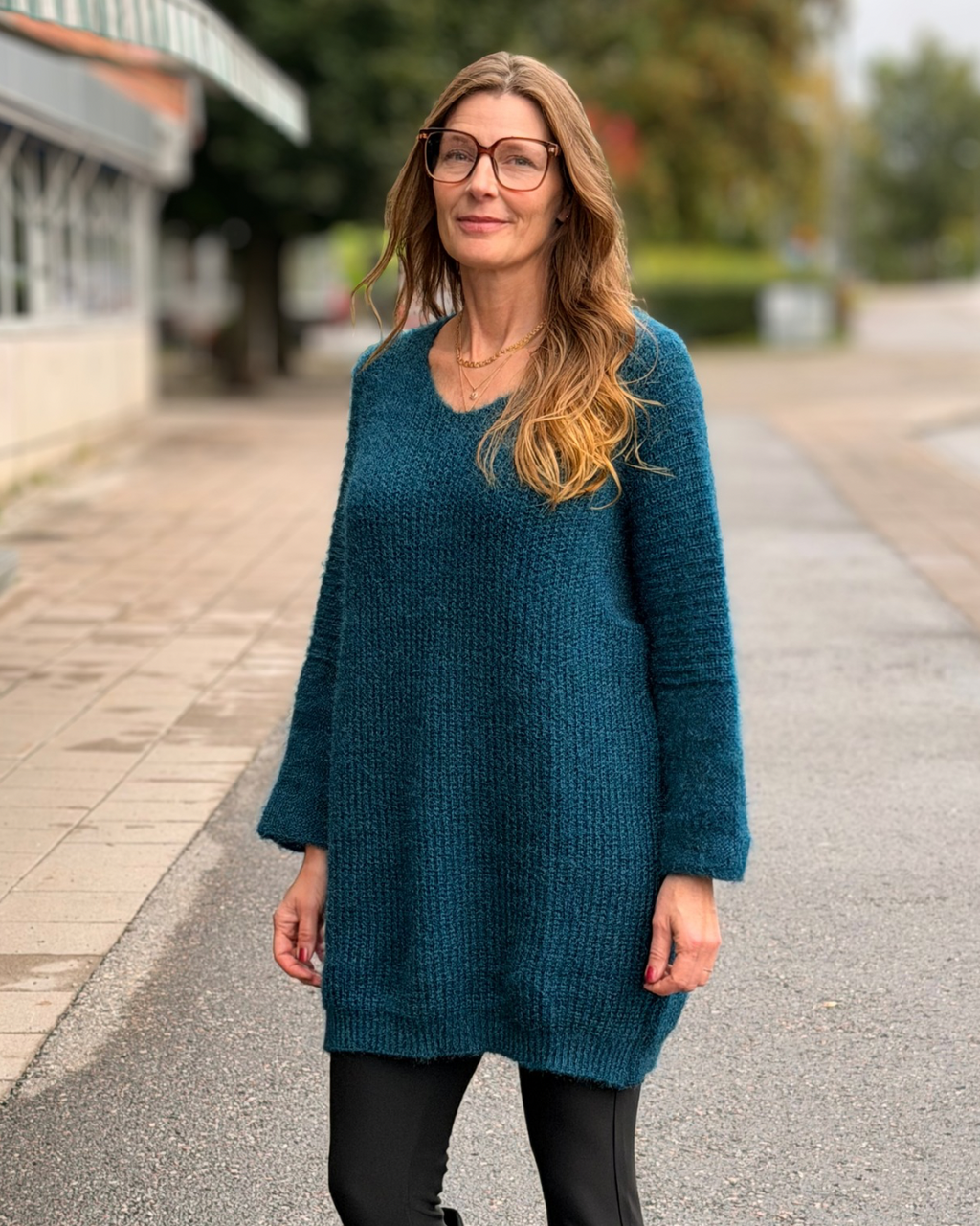 Stickad tröja fluffig med v-hals