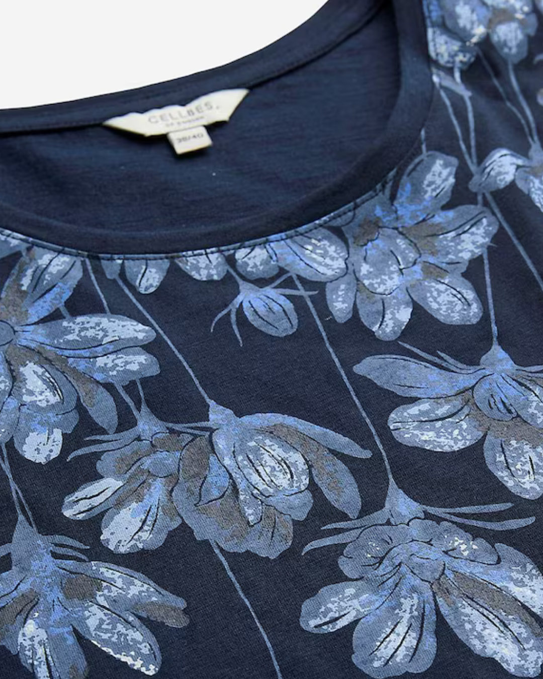 T-shirt med blommor