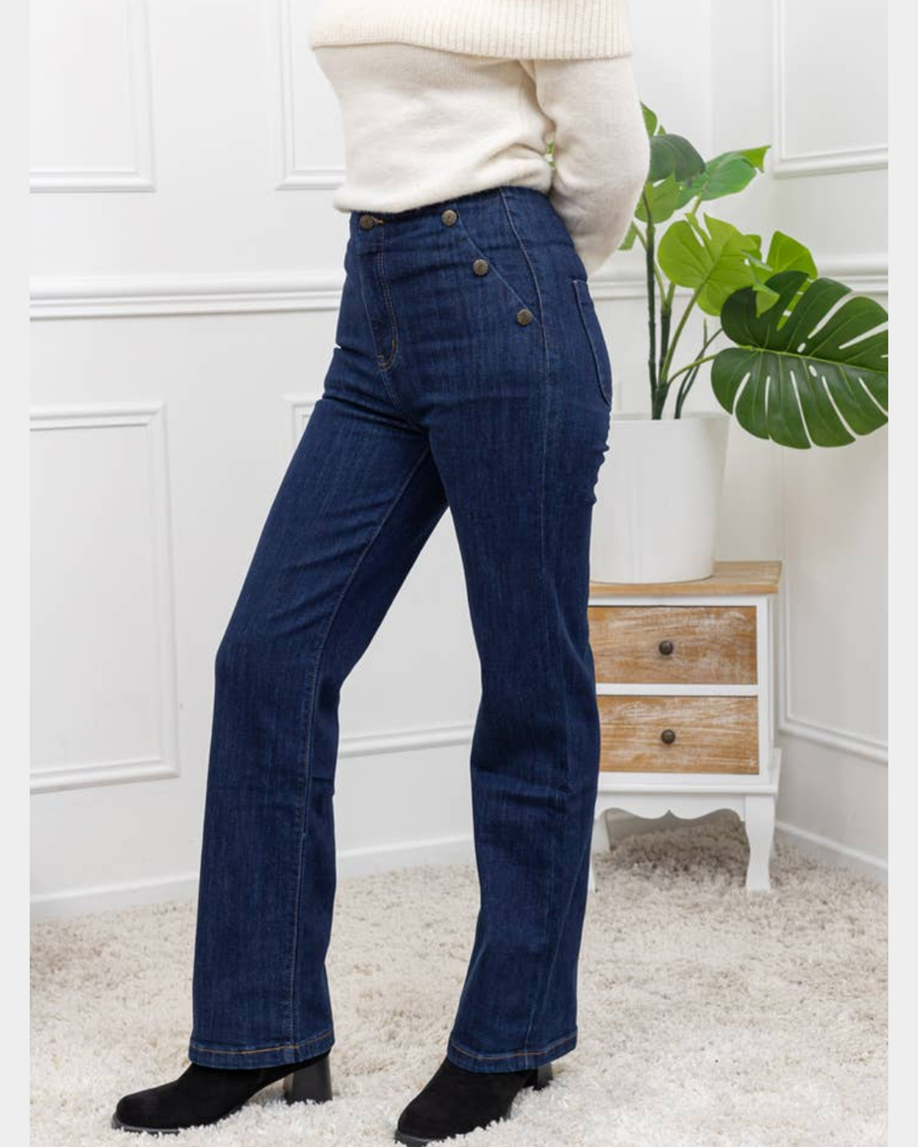 Jeans med knappdetaljer