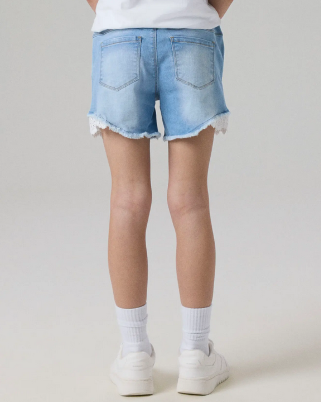 Jeansshorts med spets