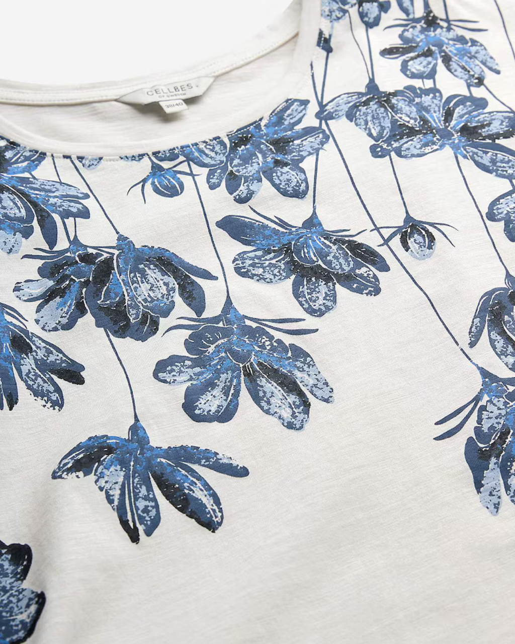 T-shirt med blommor