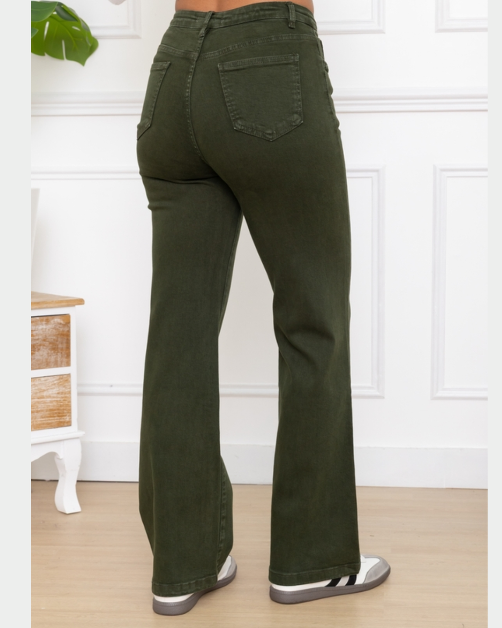 Jeans med vida ben och flätade fickor