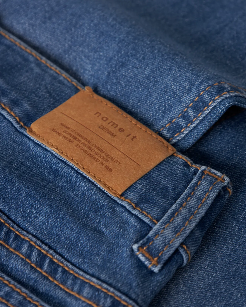 Jeans med trendiga fickor
