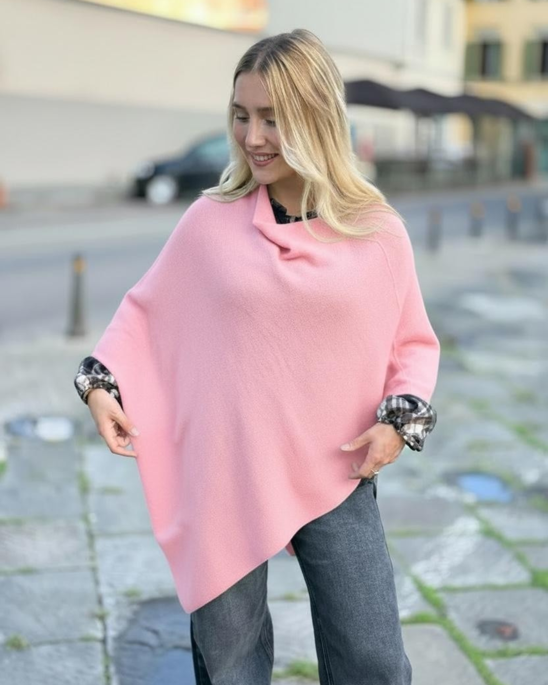 Stickad poncho